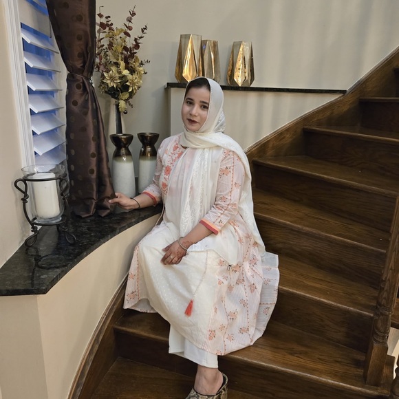 Meet your Posher, Juveria - Picture 1 of 1